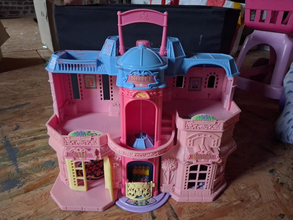 Maison de poupées, Enlèvement, Maison de poupées