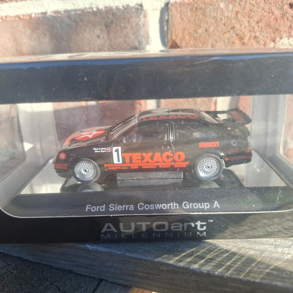 1/43 AutoArt Ford Sierra Cosworth RS 500 group A #1    1987, Enlèvement ou Envoi, Neuf, Voiture, Autres marques
