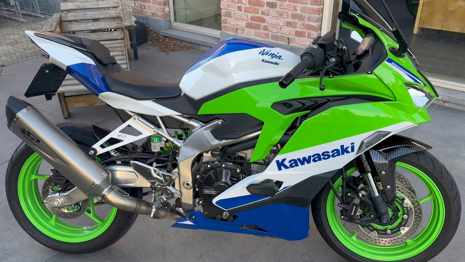 40e anniversaire de la Kawasaki ZX400R à seulement 800 km, Particulier