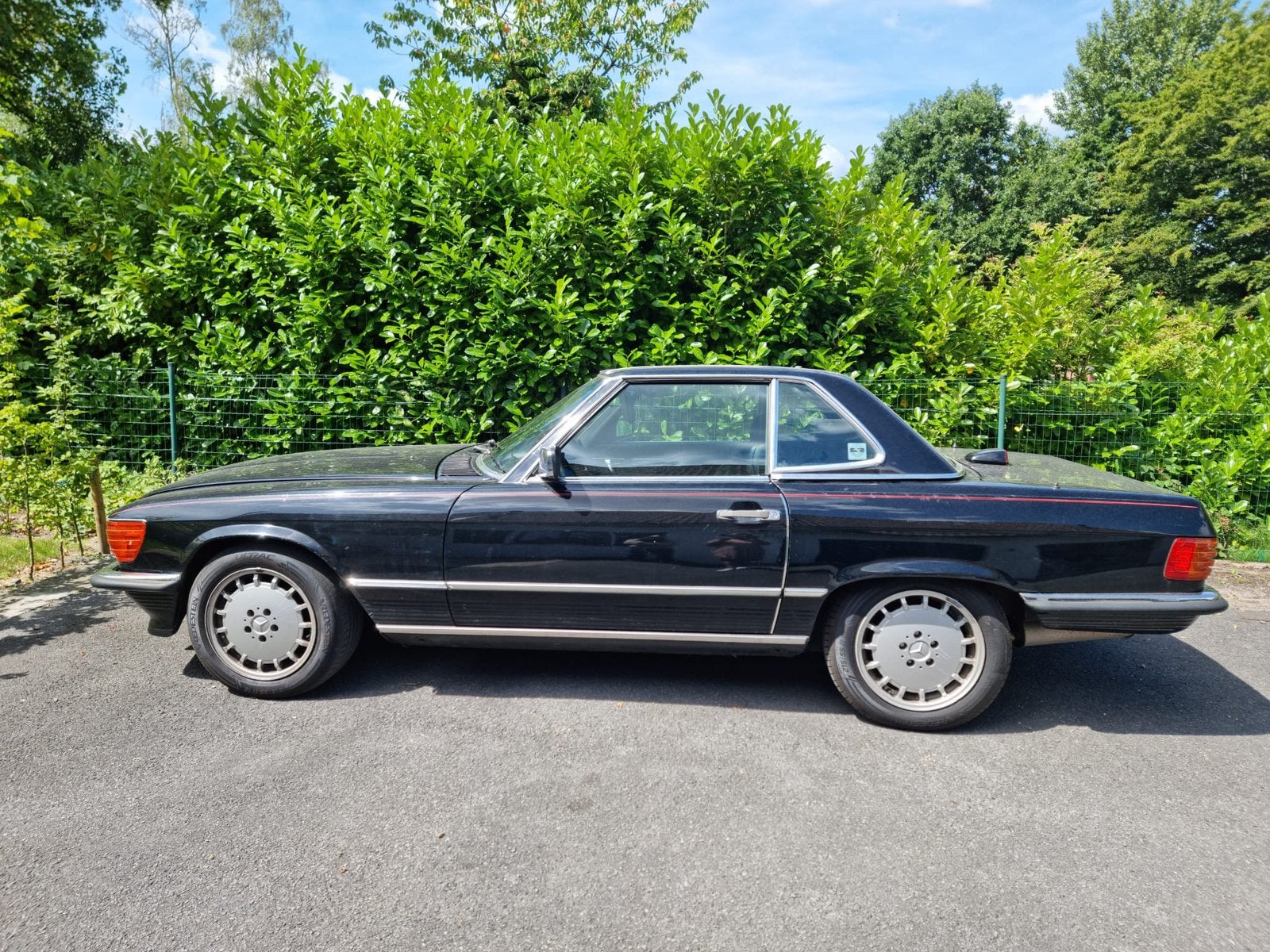 MERCEDES SL 560 R107, Auto's, Achterwielaandrijving, Zwart, Zwart, Leder