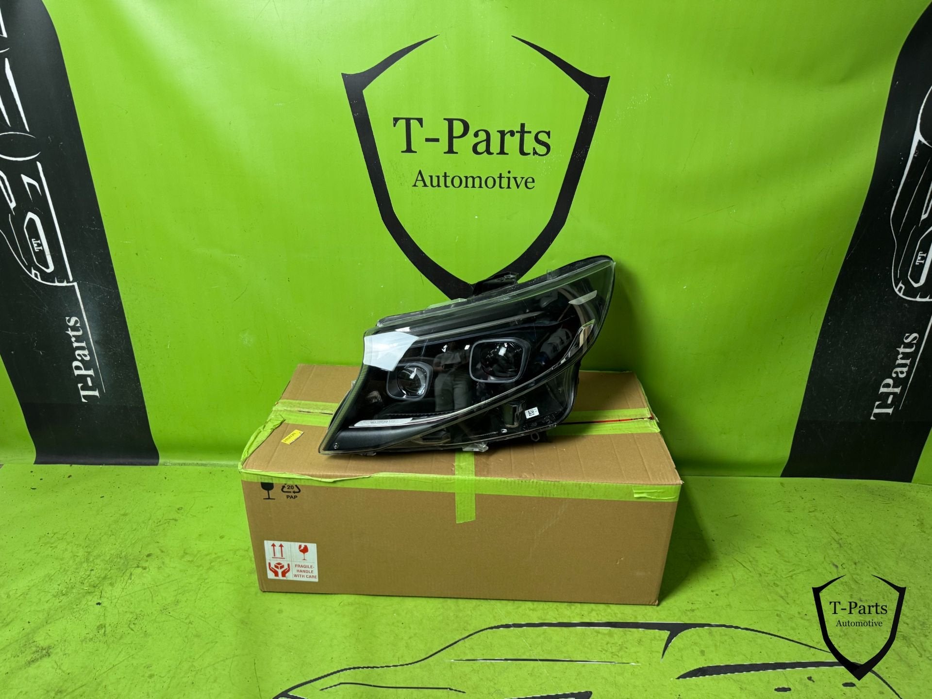 Mercedes v klasse multibeam links a4479068101 vito, Gebruikt, Mercedes-Benz AG, Mercedes-Benz, Mercedesstrasse 120
70372  Stuttgart, DE