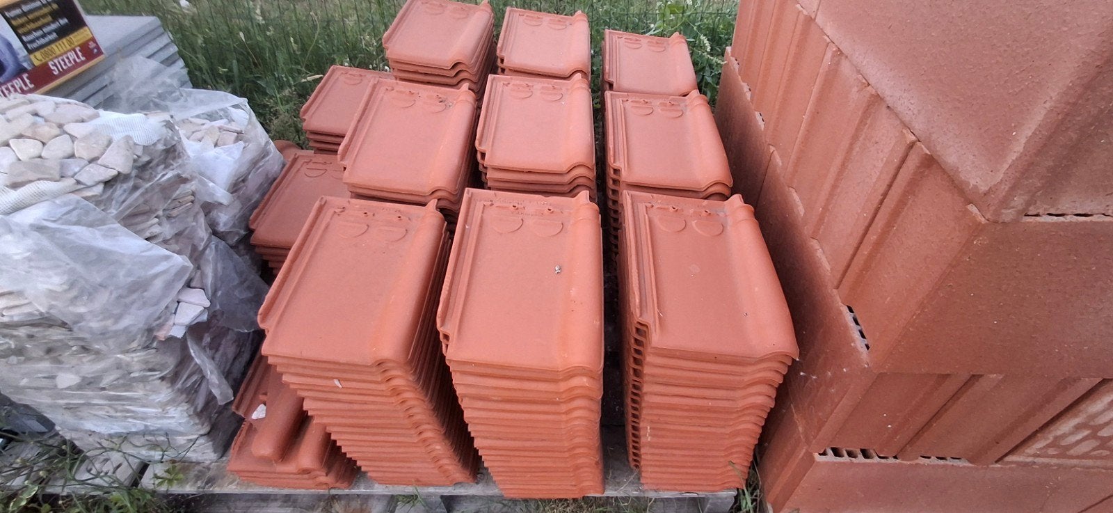 250 nieuwe Koramic keramische dakpannen., Doe-het-zelf en Bouw, Ophalen, Dakpannen