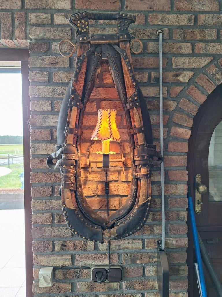 Decoratieve lampen met ouderwets paardentuig en blaasbalg, Antiek en Kunst, Ophalen
