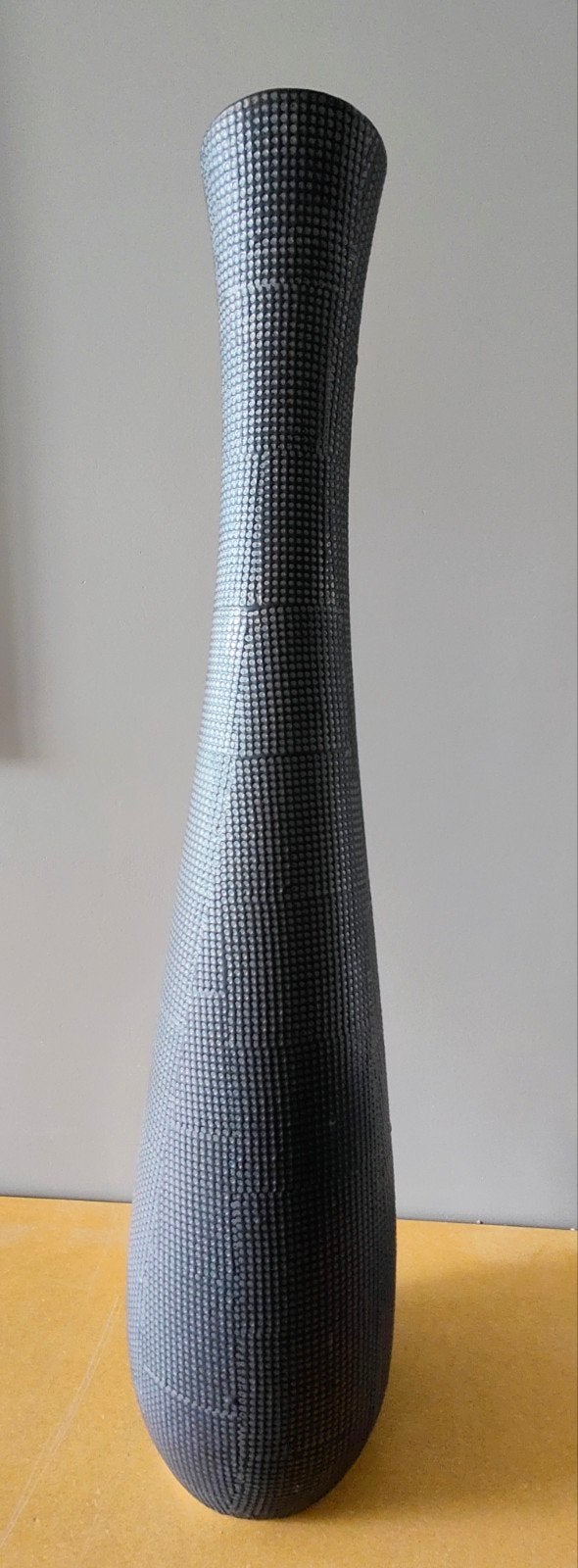 Grote stoere zwarte design vloervaas 80 cm hoog, Huis en Inrichting, Woonaccessoires | Vazen, Zo goed als nieuw, Zwart, Steen/keramiek