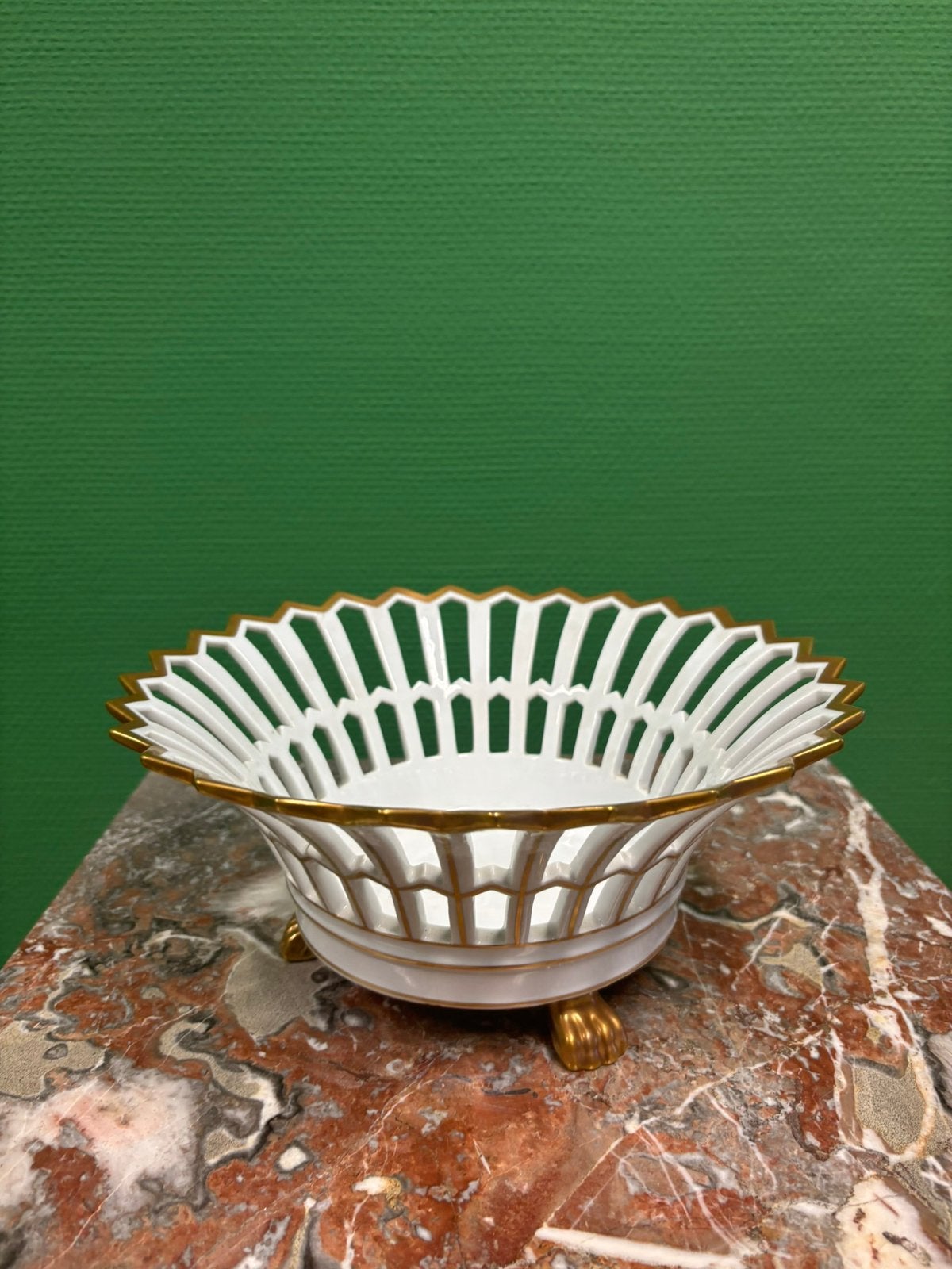 Plat en porcelaine antique portugaise marqué, Antiquités & Art, Enlèvement ou Envoi