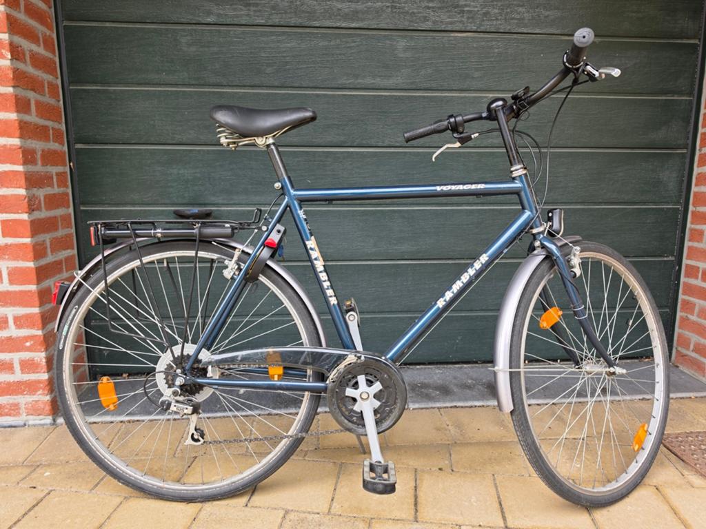 Heren fiets, klaar om met te rijden., Ophalen