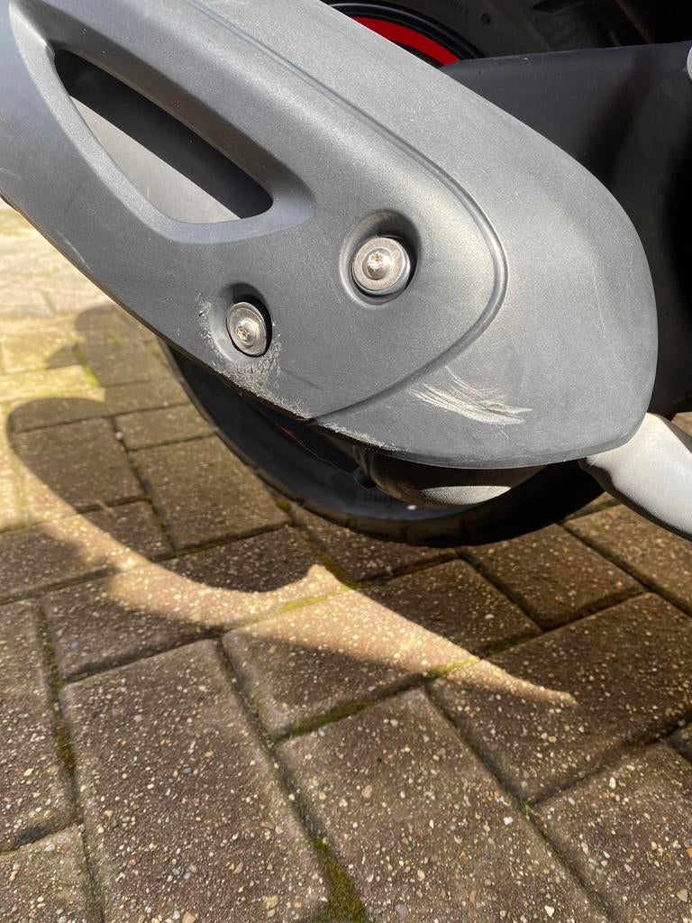Piaggio Zip 2023 – 6.800 km – Donkergroen, Ophalen, Gebruikt, Zip, Klasse A (25 km/u)