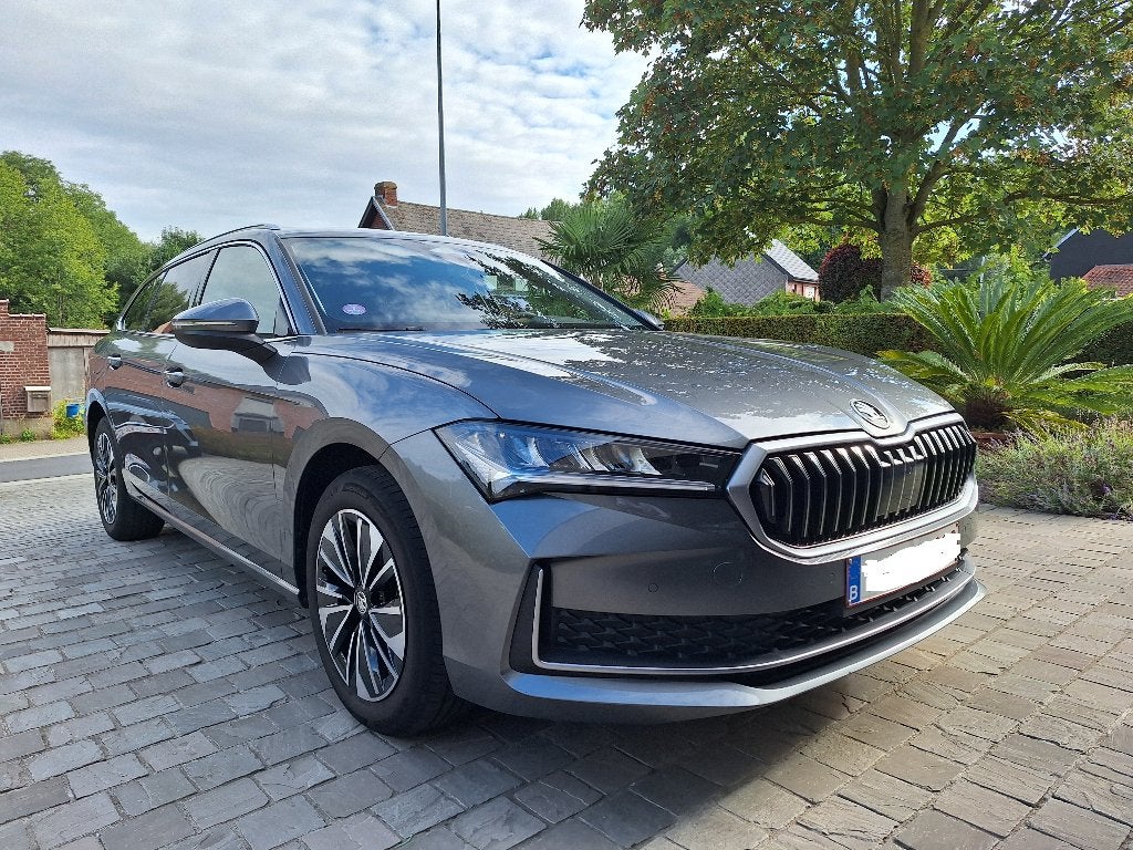 Auto, Skoda Superb Combi Anniversary Edition  150 pk, Autos, Skoda, Cuir, Argent ou Gris, Achat, 5 portes