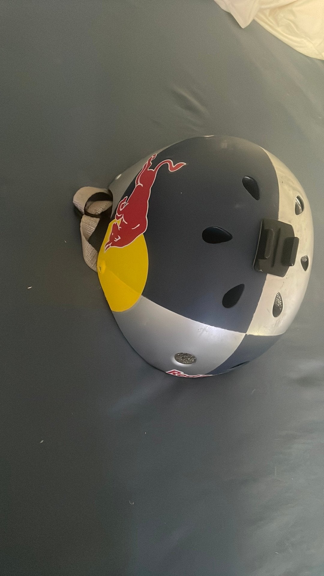 Red bull helm, Vélos & Vélomoteurs, Enlèvement, Comme neuf