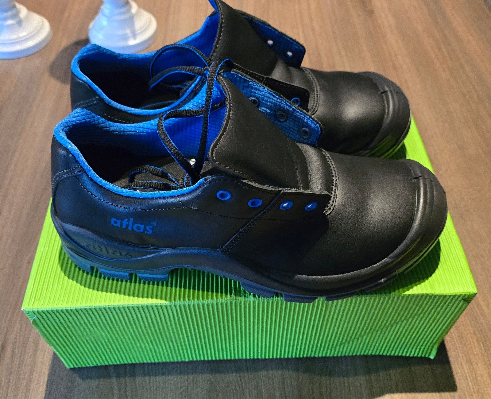 NIEUW NOOIT GEBRUIKT VEILIGHEIDSSCHOENEN MAAT 42, Doe-het-zelf en Bouw, Veiligheidskleding, Ophalen