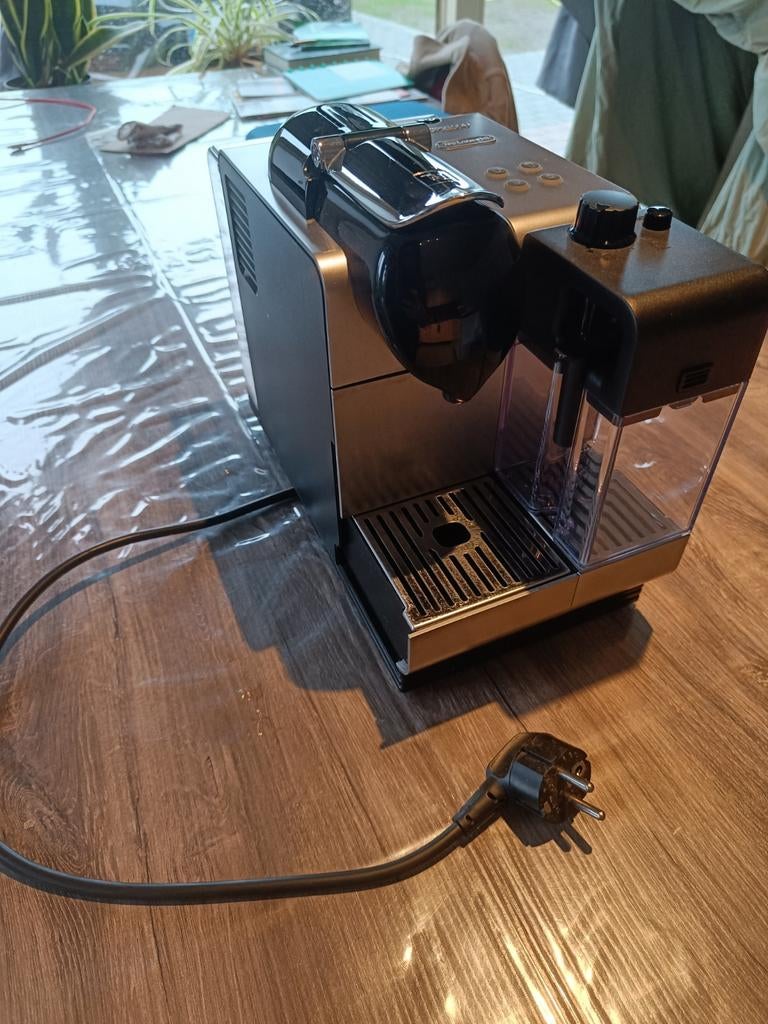 DeLonghi Nespresso Lattissima, Ophalen