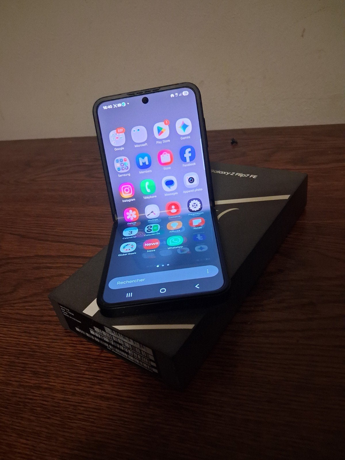 Gratis Samsung Galaxy Z Flip 7 FE, Telecommunicatie, Mobiele telefoons | Samsung, Ophalen, Zwart