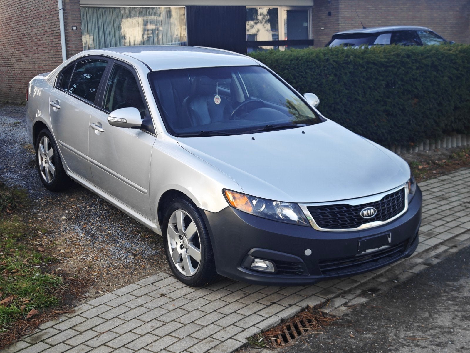 Kia Magentis 2.0 D 2010 208.000 km. Automaat, Auto's, Kia, Zwart, 4 cilinders, Parkeersensor, Magentis