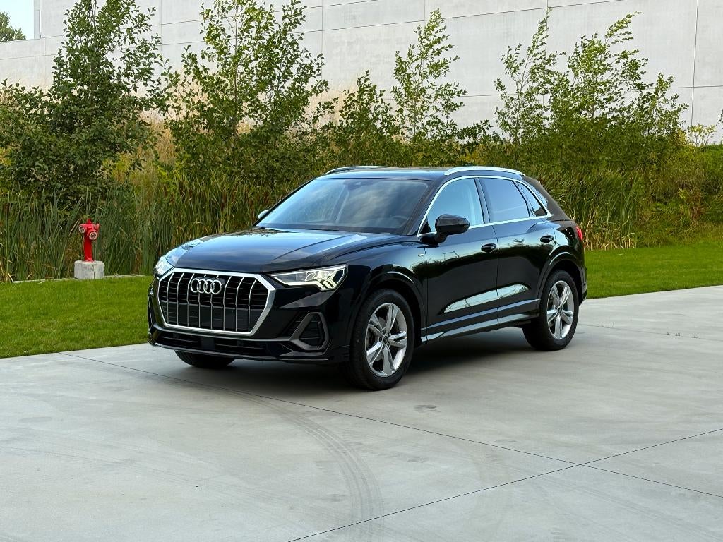 Audi Q3 35 TFSI MHEV S Line  the art of driving in comfort, Achat, Entreprise, Entretenue par le concessionnaire, Noir