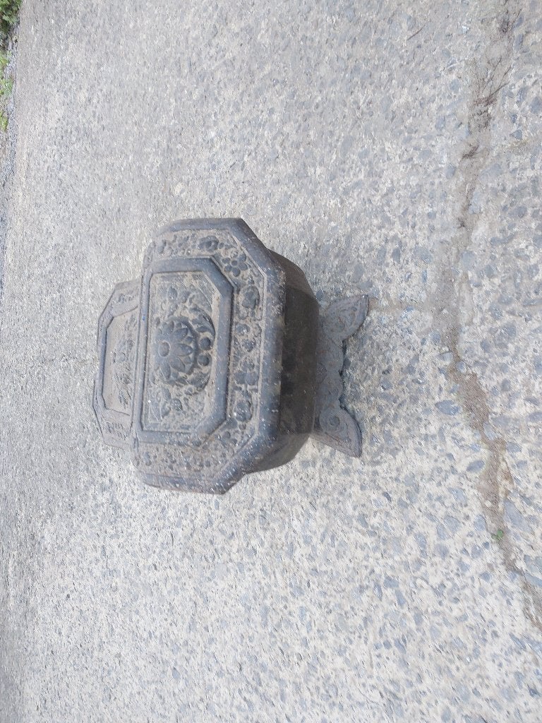 Bac à charbon en fonte, Ophalen