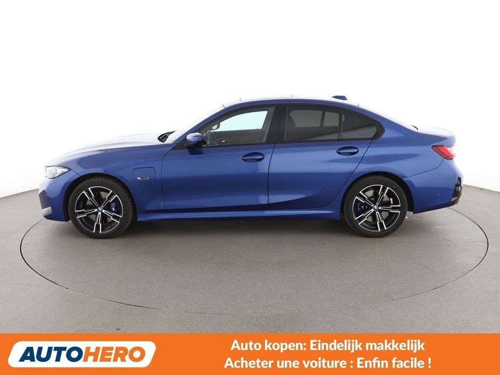 BMW 3 Serie 330 330e xDrive M Sport (bj 2023, automaat), Auto's, BMW, Automaat, Blauw, Leder, Vierwielaandrijving