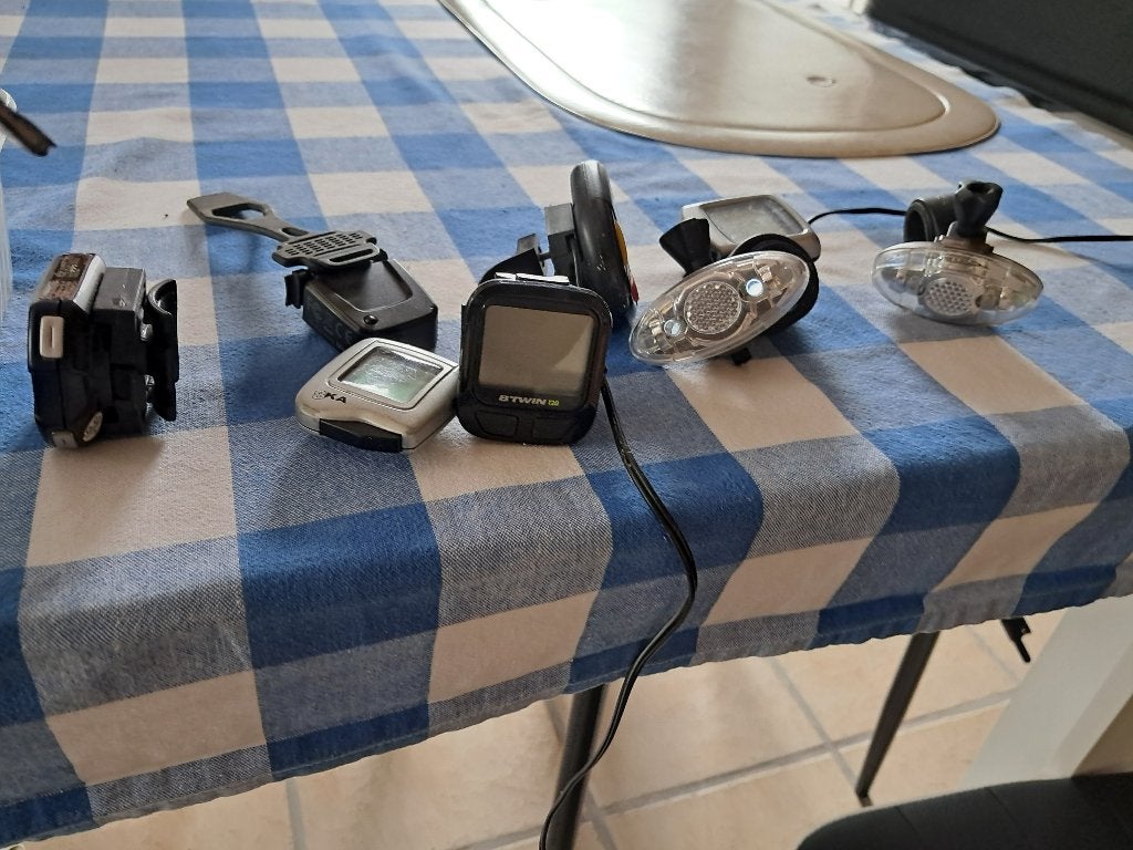 2 tricycles avec assistance él av batterie supplémentaires, Divers, Enlèvement