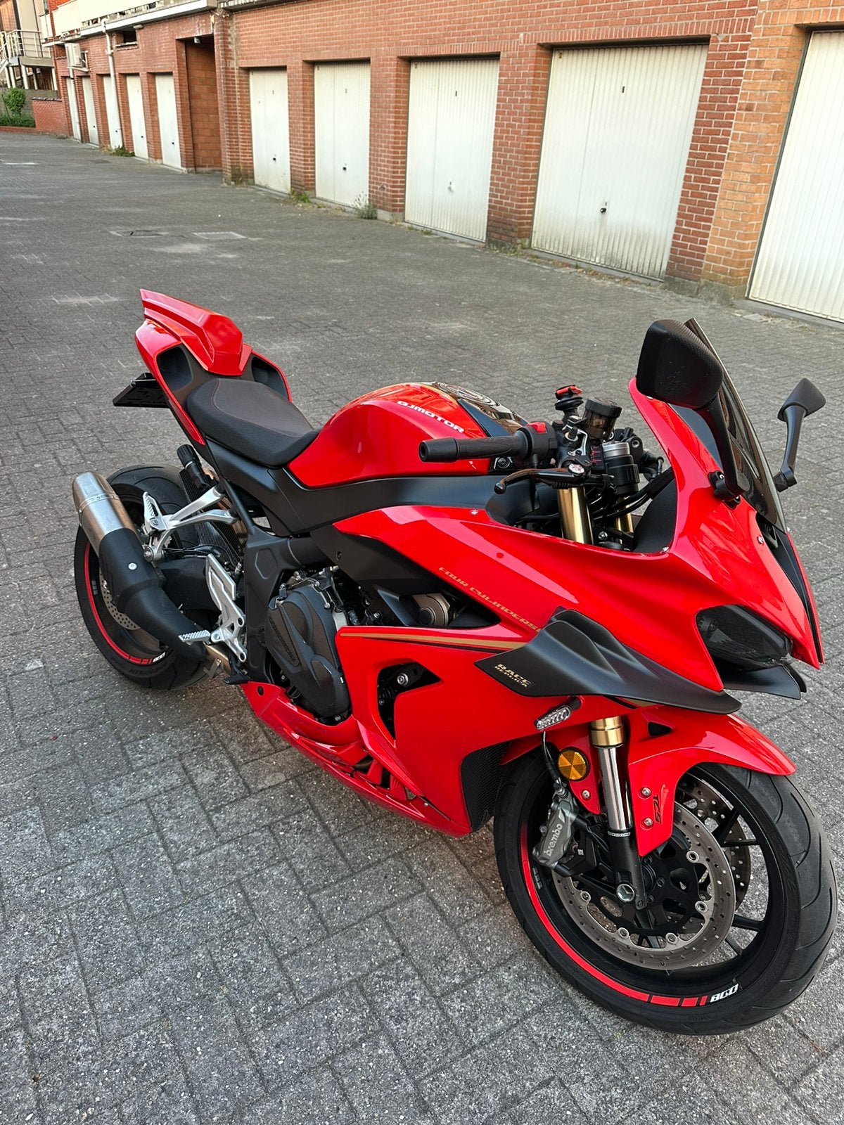 QJ MOTOR SRK800RR 35 KW Papier, Motos, Motos | Marques Autre, 800 cm³, Permis Moto A2 minimum, 4 cylindres, 12 à 35 kW
