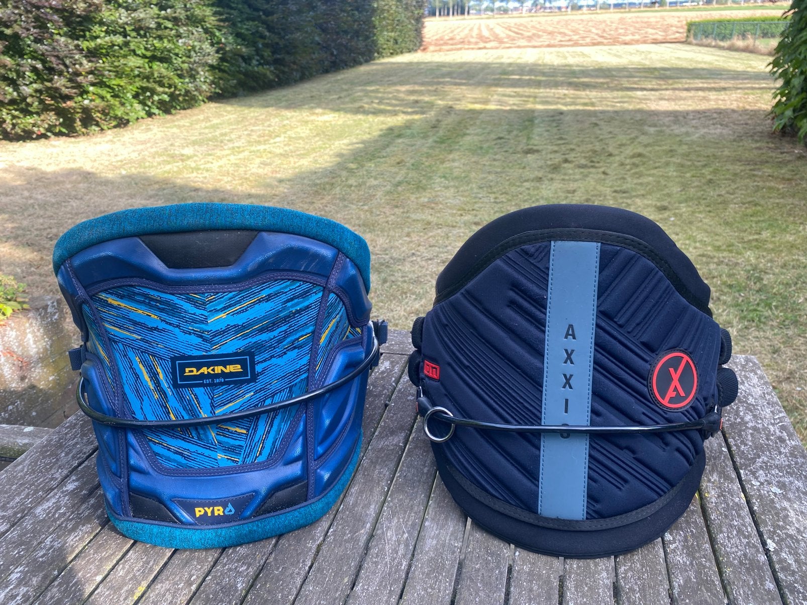 Harnas / trapeze Dakine Pyro en ION Axxis 4, Watersport en Boten, Kitesurfen, Geen board, Ophalen of Verzenden, Zo goed als nieuw