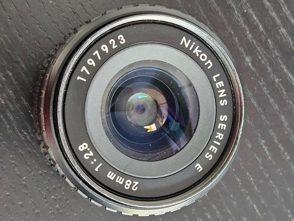 Nikon EM + 28mm & 50mm lenzen – getest & compleet, TV, Hi-fi & Vidéo, Enlèvement, Nikon