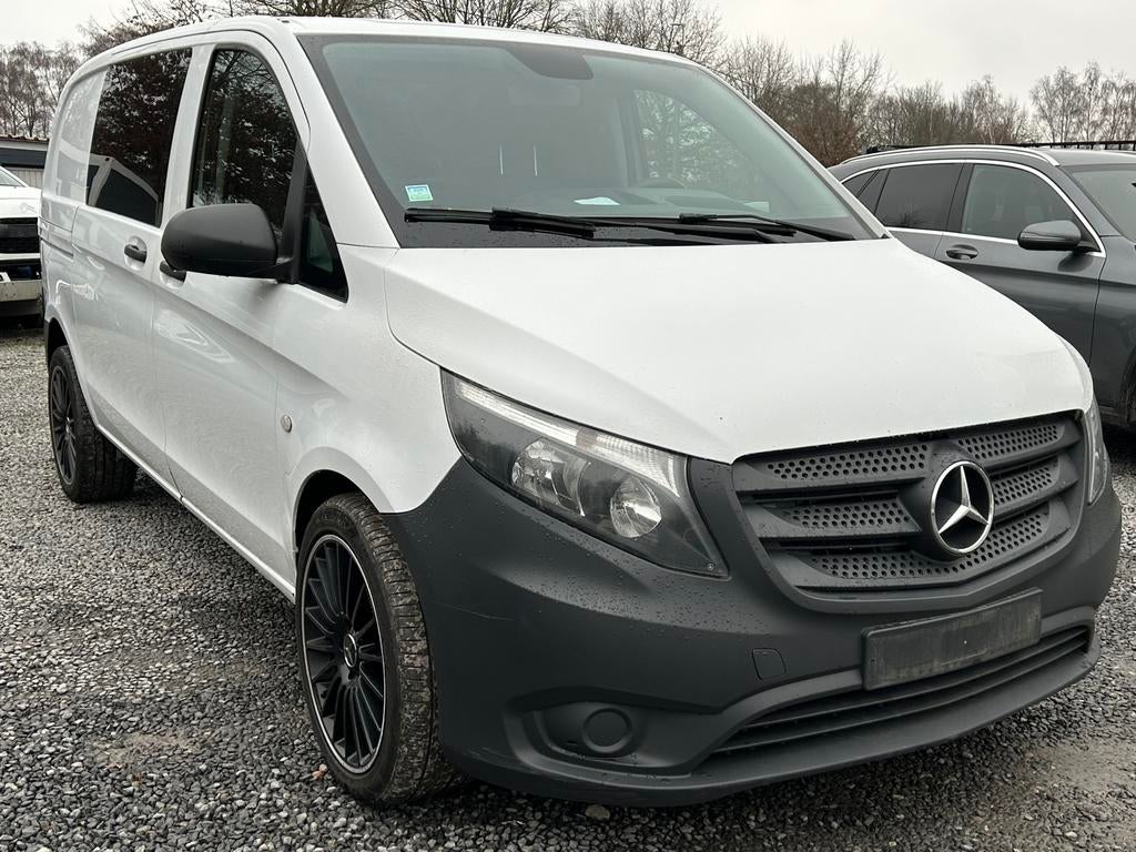 Mercedes Vito bj 2017 avec 208 000 km de fret léger, Autos, Mercedes-Benz, Entreprise, 2 places, Boîte manuelle, Noir