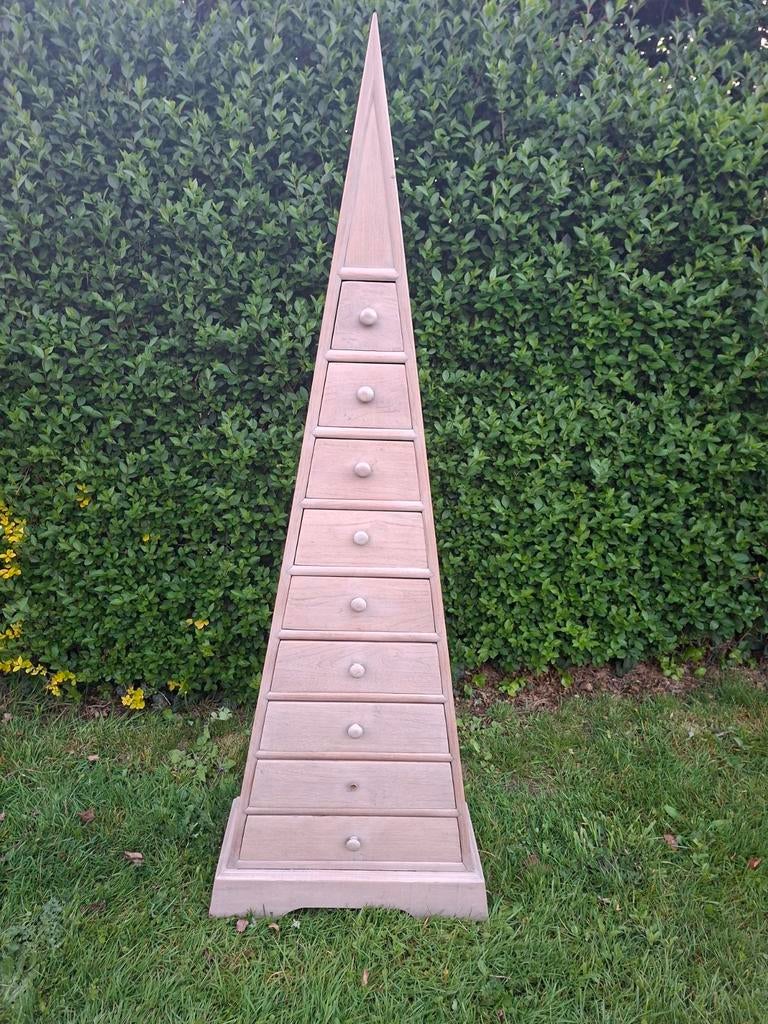 Meuble design pyramidal, Enlèvement