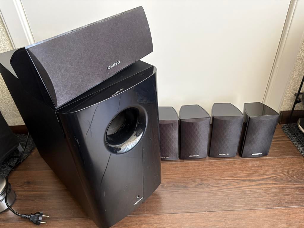 Kit home cinéma : 5 speakers Onkyo & caisson de basses actif, Autres marques, Enlèvement ou Envoi, Utilisé, 70 watts ou plus