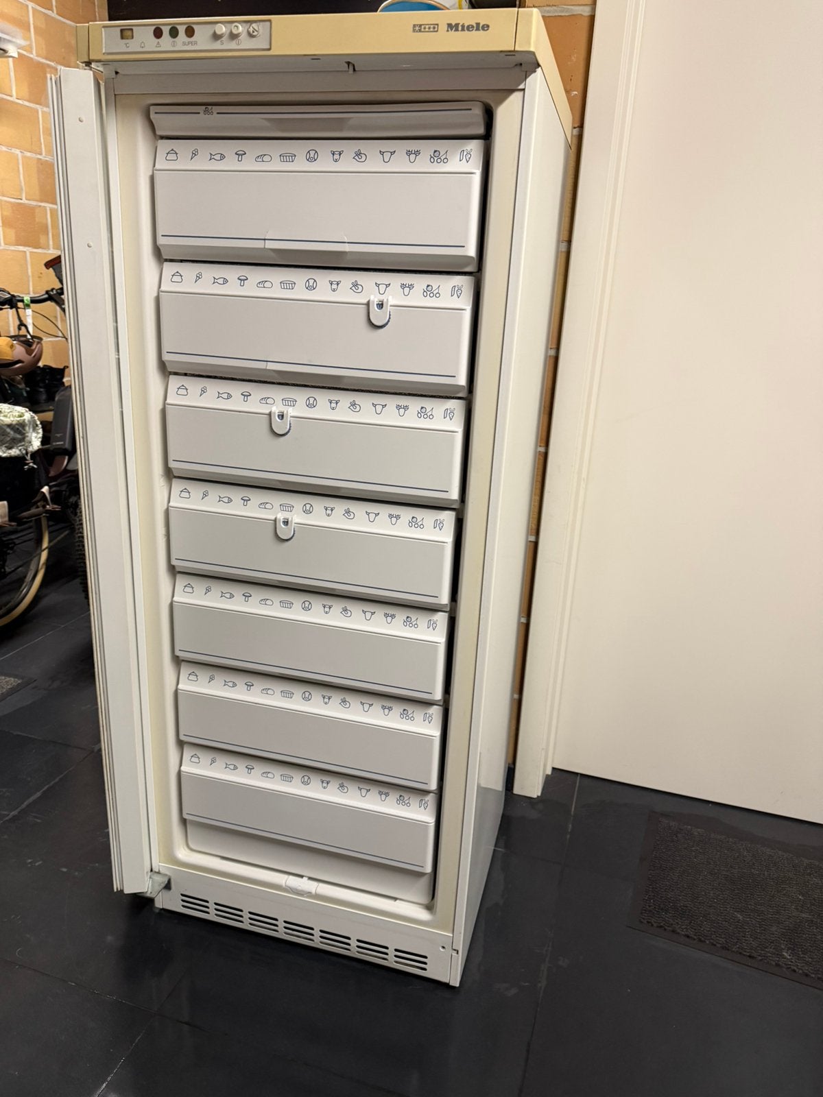 Miele diepvrieskast – 7 schuiven – inclusief vrieselementen, Electroménager, Enlèvement, Utilisé, Autoportant, Congélateur
