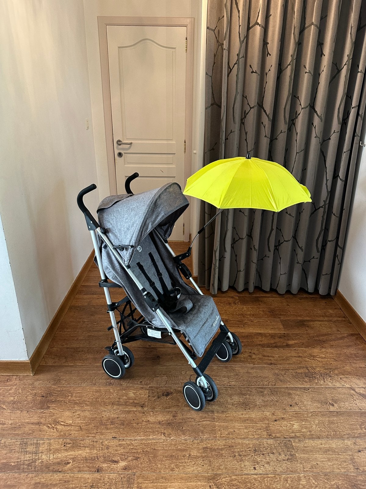 Buggy tot 15 kilo lichtgewicht 6,7 kilo met gratis parasol, Kinderen en Baby's, Ophalen, Zo goed als nieuw