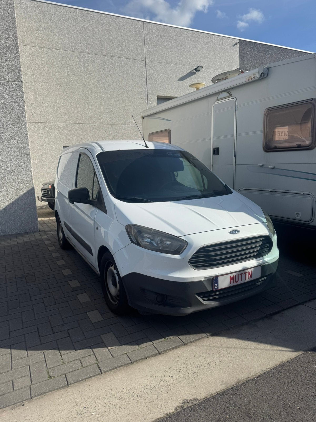 Ford transit courier 2016 lees beschrijving, Autos, Euro 5, Achat, 4 portes, Boîte manuelle