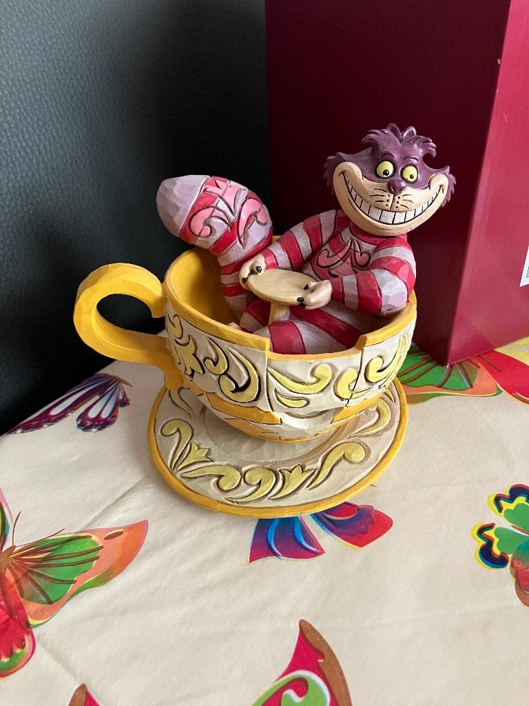 Disney traditions ' Mad tea party' Cheshire Alice Wonderland, Ophalen of Verzenden, Overige figuren, Nieuw, Beeldje of Figuurtje