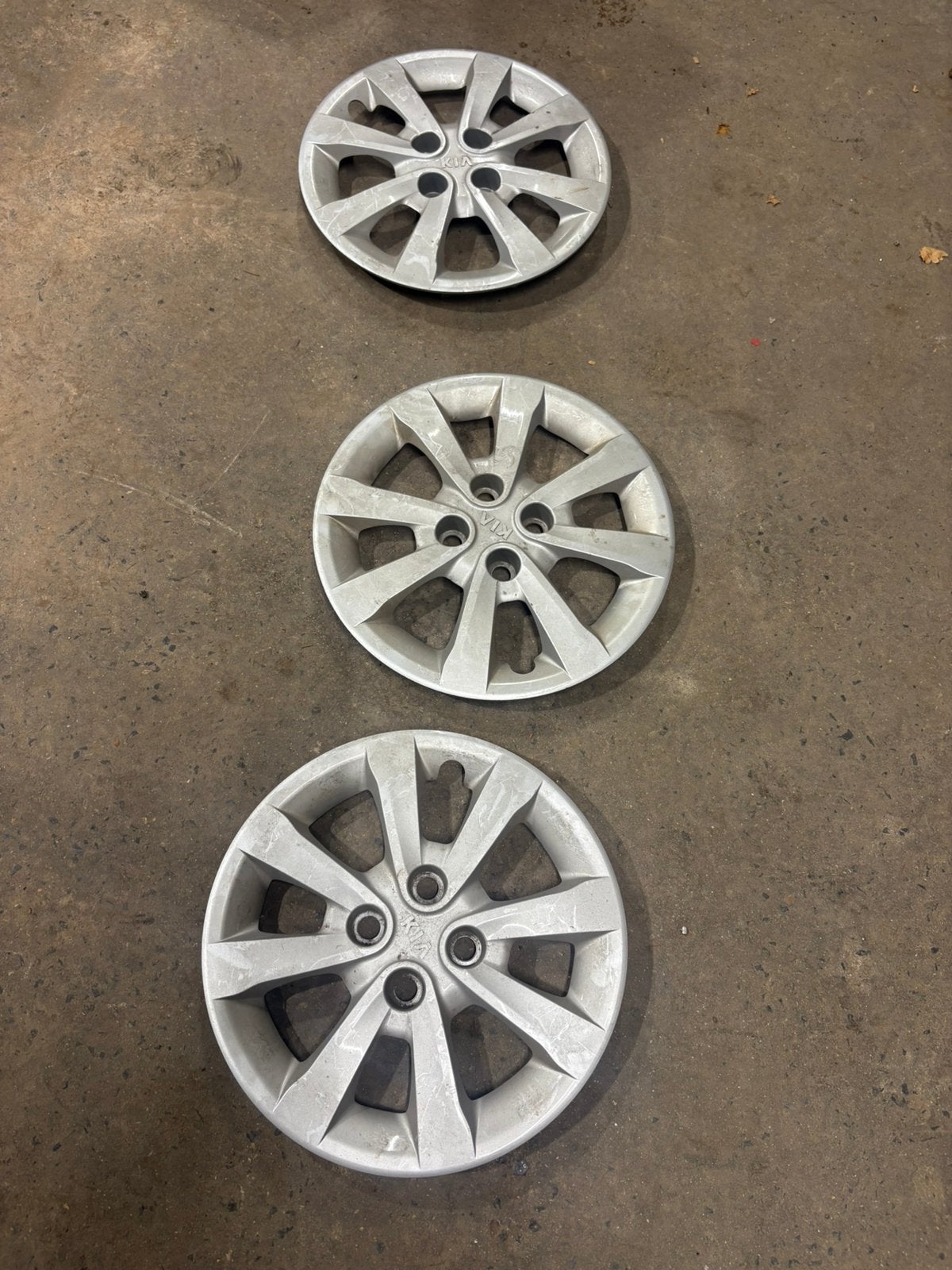 3 enjoliveurs kia rio 15 pouces, Enlèvement, Comme neuf