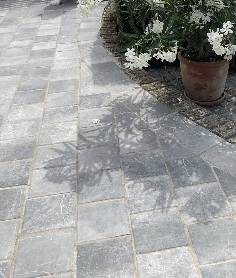 Vietnamees Hardsteen 50x50x3cm gezoet verouderd voorraad!!, Nieuw, Ophalen of Verzenden, Terrastegels, Natuursteen