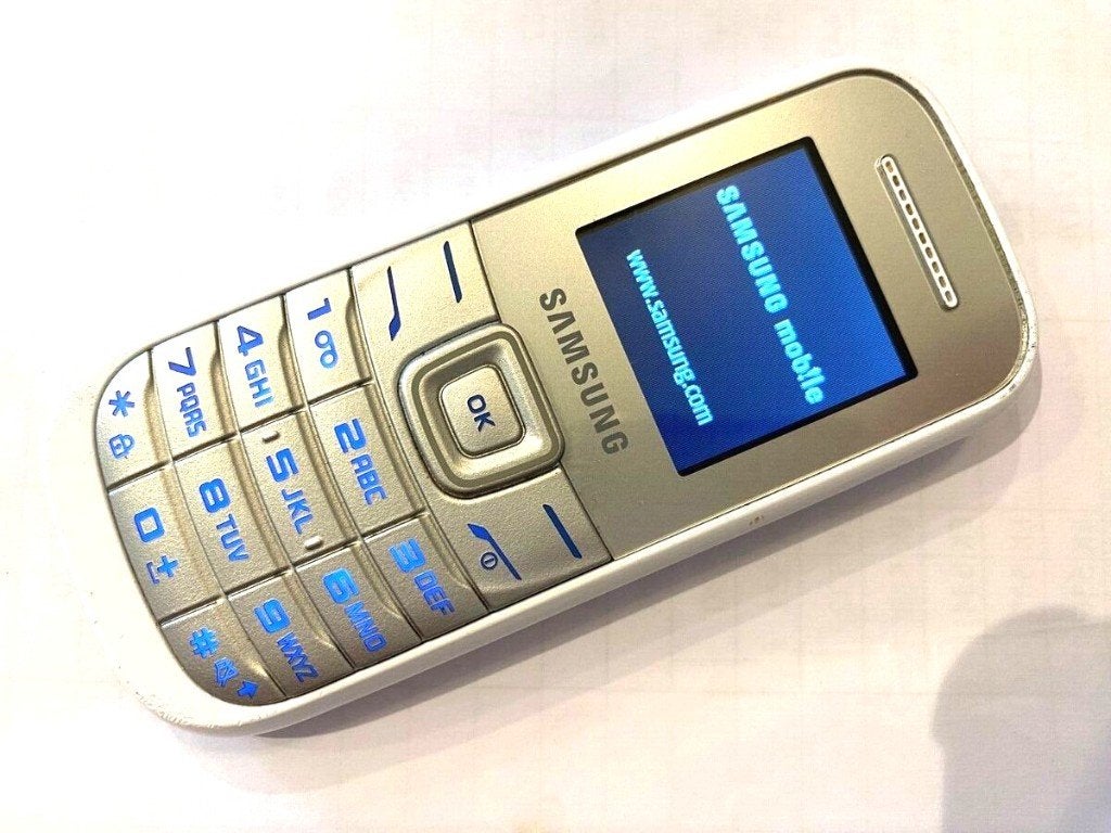 Samsung GT E1200 + oplader, Telecommunicatie, Mobiele telefoons | Samsung, Ophalen of Verzenden