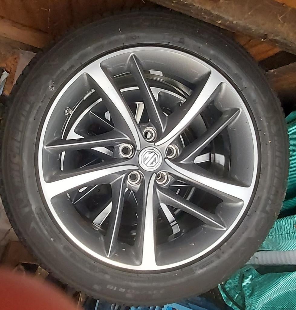 MG, Enlèvement, Pneu(s)