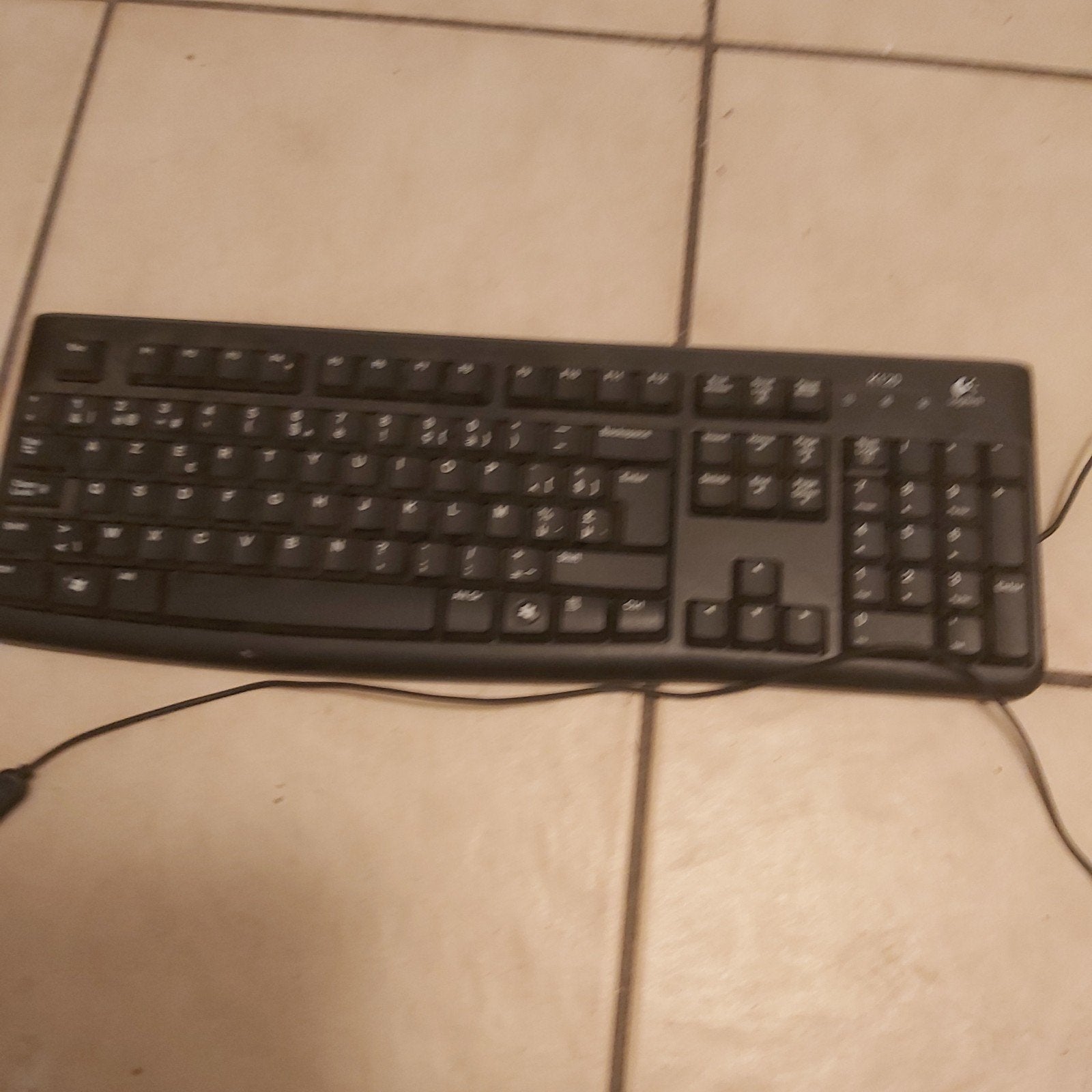 Clavier  fonctionne  bien, Informatique & Logiciels, Claviers, Enlèvement