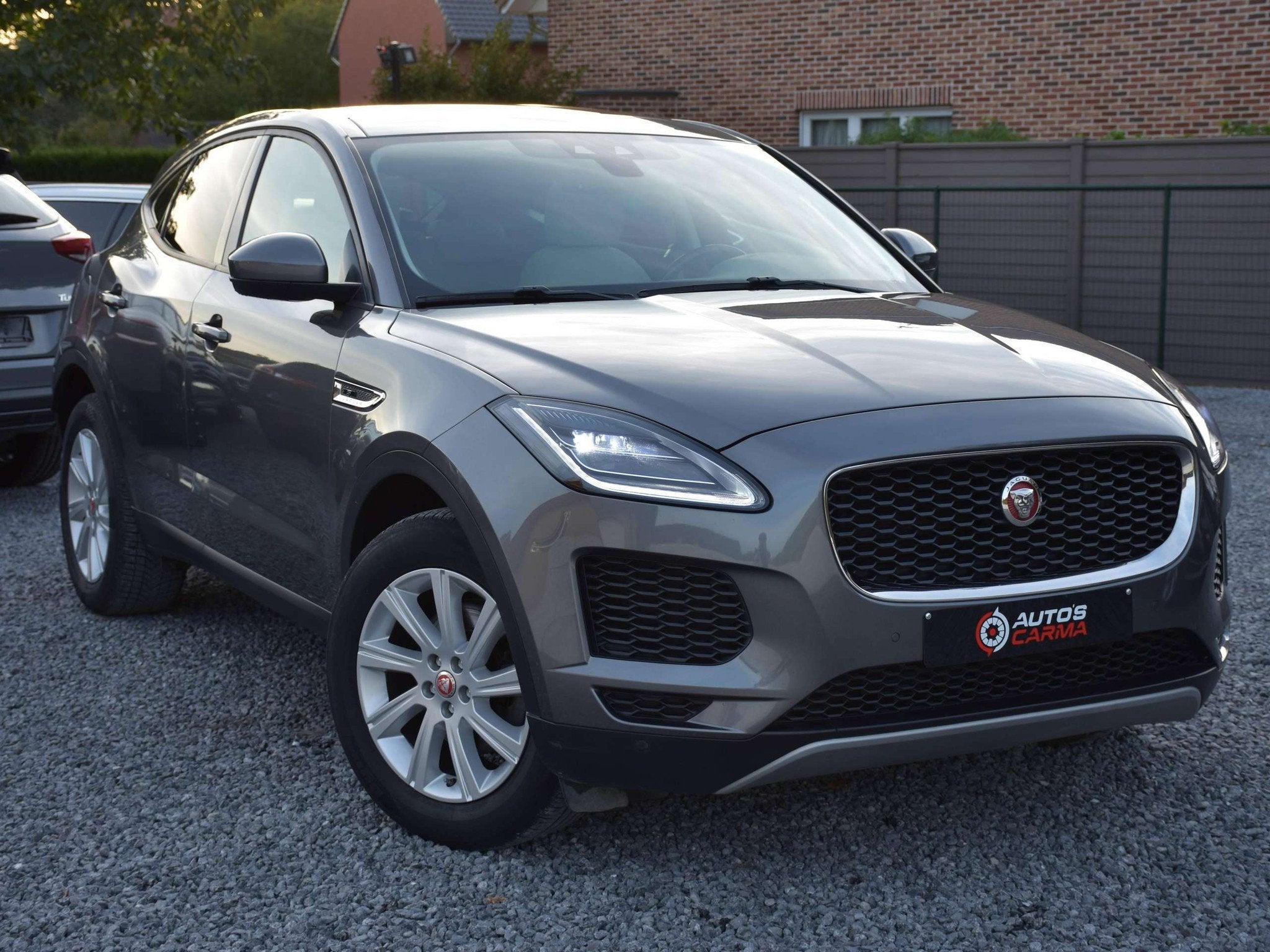 Jaguar E-Pace E-Pace 2.0 D AWD R-Dynamic SE (EU6.2), Autos, Cuir, Argent ou Gris, Achat, Ordinateur de bord