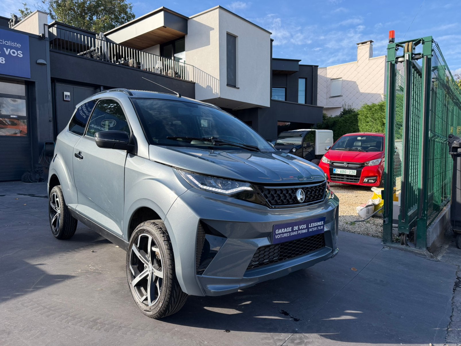 Crossover Aixam, Autos, Cuir, Argent ou Gris, Achat, Entreprise