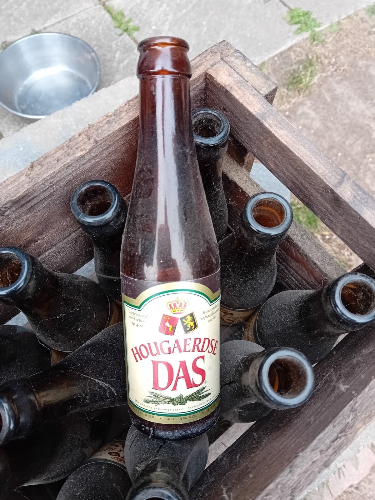 Houten bierkrat "Hoegaerdse Das"  met 12 originele flesjes, Ophalen