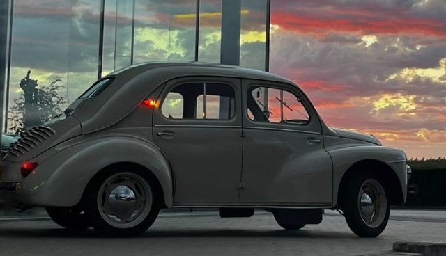 4Cv 1952 in rijdende staat . 6 moustaches .Mooie wagen, Auto's, Renault, Overige kleuren, Particulier, Te koop