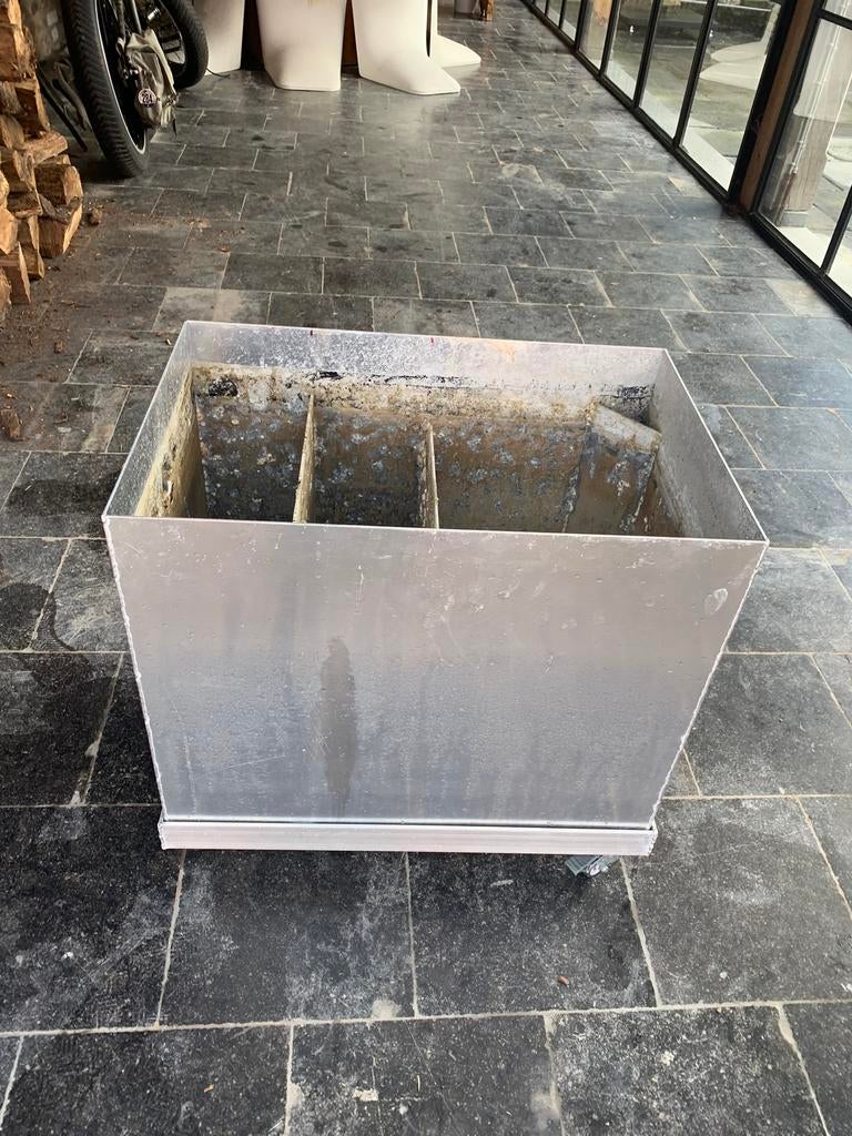 Aluminium bak, Ophalen, Zo goed als nieuw