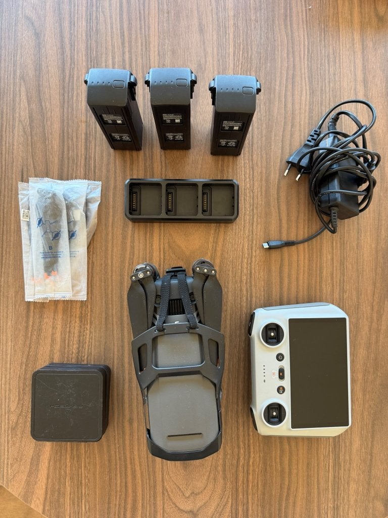 DJI MAVIC 3 CLASSIC FLY MORE COMBO, TV, Hi-fi & Vidéo, Drone avec caméra, 250 à 900 g, Qualité supérieure, 1 à 5 km