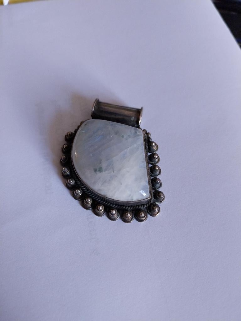 SUPERBE VINTAGE PENDENTIF EN ARGENT 925 ET PIERRE DE LUNE, Enlèvement ou Envoi, Comme neuf, Croix ou Symbole, Avec pierre précieuse