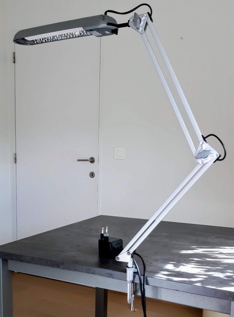 Lichtgrijze flexibele bureaulamp Merk IKEA, Ophalen, Bureaulamp, Inclusief lichtbron, Zo goed als nieuw