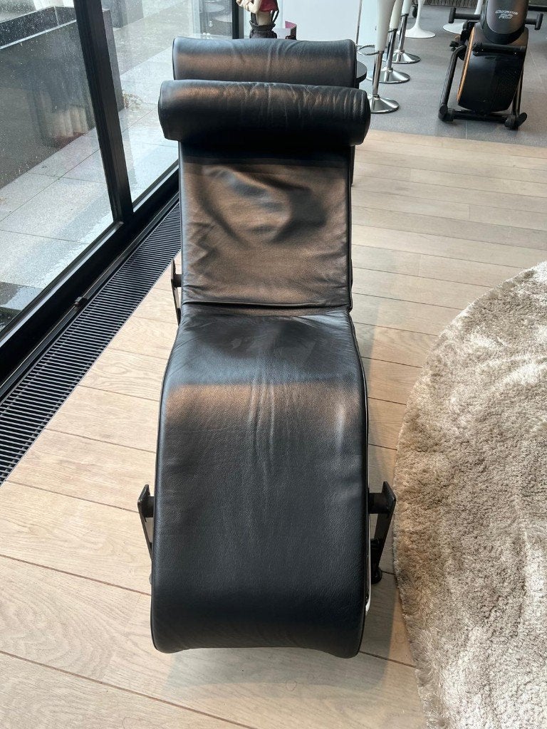 Cassina Le Corbusier LC4, Ophalen
