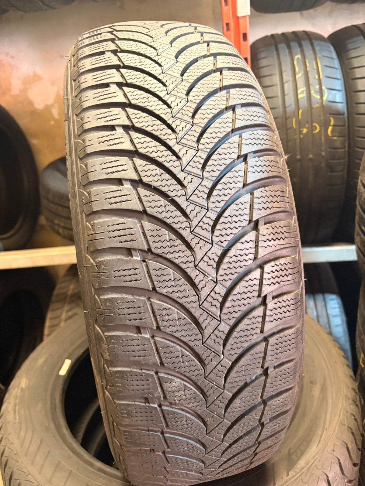 215 65r16 nexen avec montage et équilibrage, Enlèvement, Utilisé