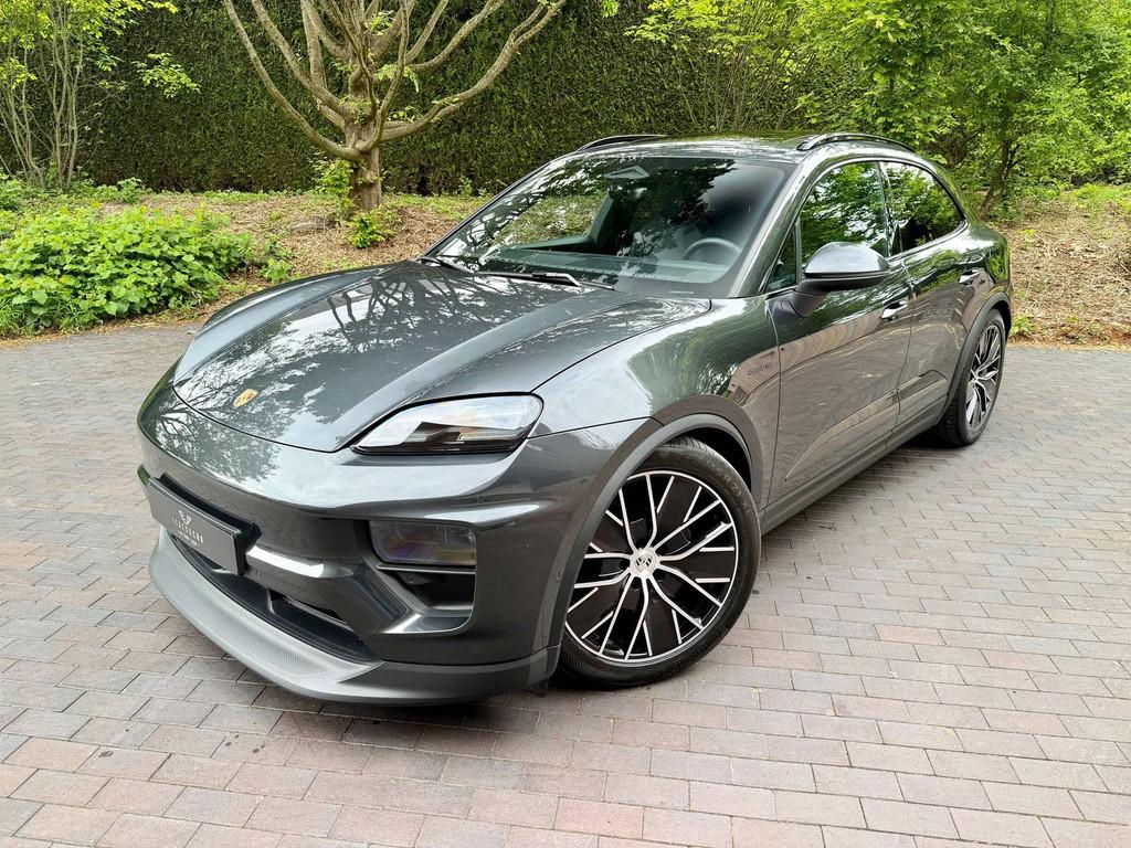 Porsche Macan 4 EV 100 kWh/BOSE/Pano/ACC/Luchtvering/Trekhaa, Auto's, Porsche, Automaat, Gebruikt, Leder, 5 zetels