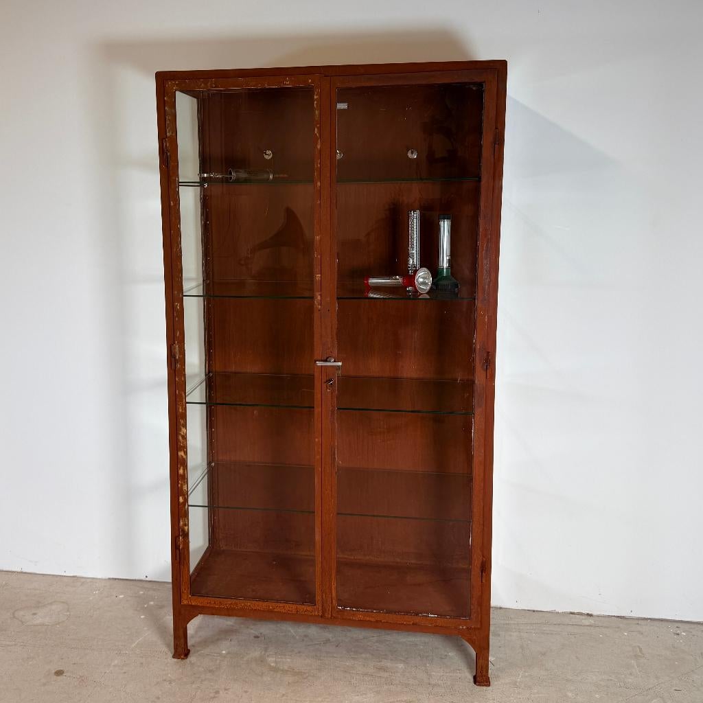 Vitrine de docteur vintage Mancave, traitement antirouille, Maison & Meubles, Armoires | Vitrines, Utilisé, 150 à 200 cm, 100 à 150 cm