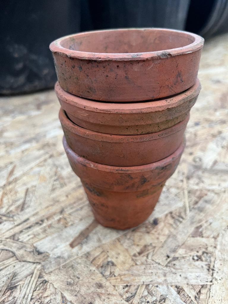 terracotta bloempotten 10,5 - 11,5 cm, Rond, Ophalen of Verzenden, Zo goed als nieuw, Balkon