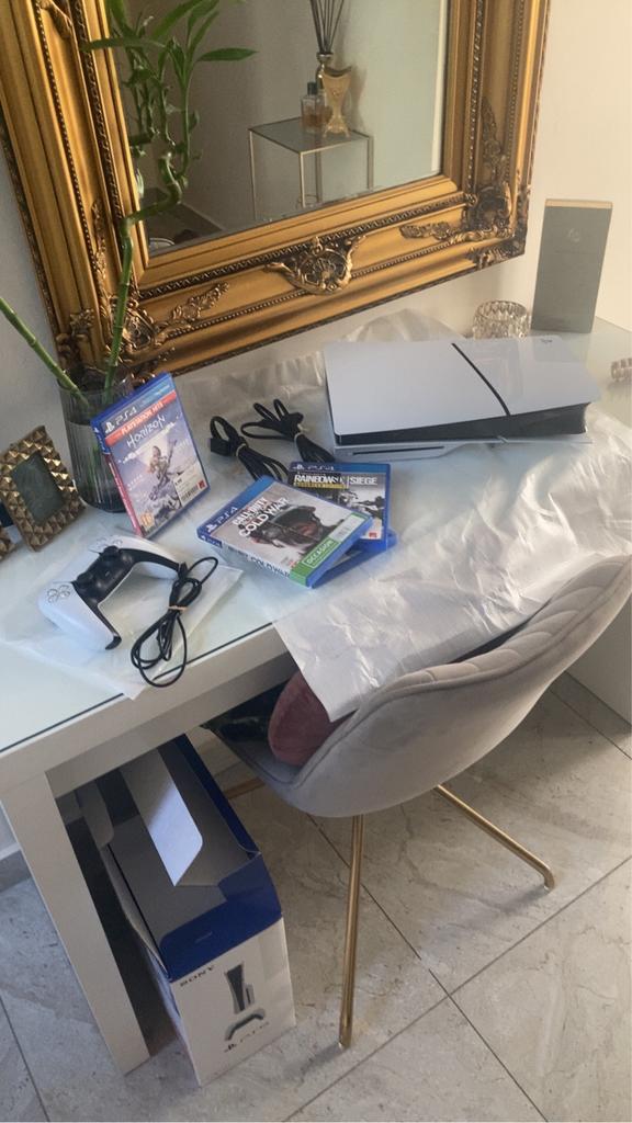 Ps5 avec manette + les cables et 4jeux, Enlèvement ou Envoi, Neuf, Playstation 5